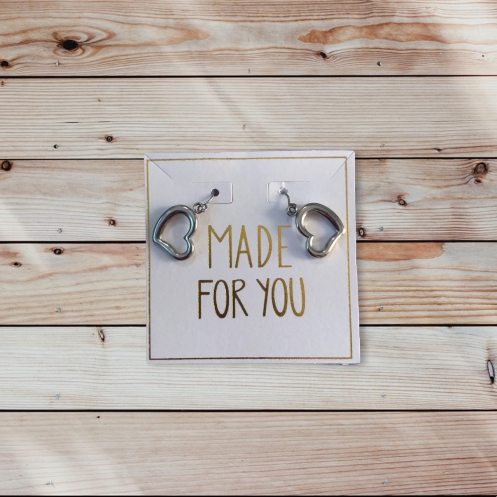 Heart dangle earrings